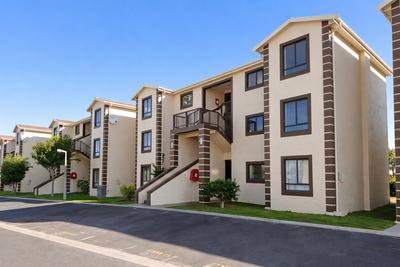 Apartment / Flat For Rent in Parklands, Cape Town
