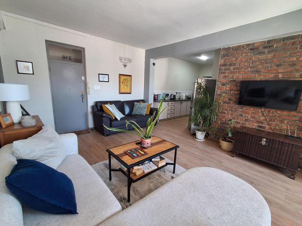 Apartment / Flat For Sale in Sea Point, Cape Town