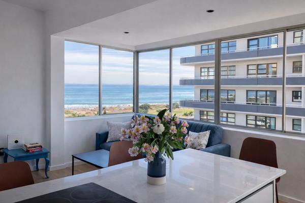 Apartment / Flat For Sale in Sea Point, Cape Town